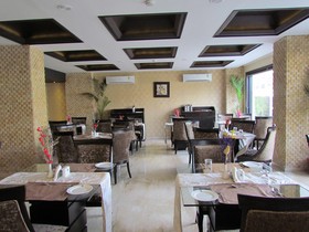 Hotel Pine Spring Wazir Bagh