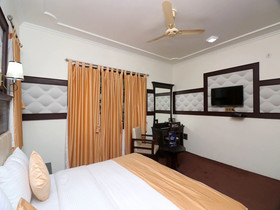 Hotel Shree Mazda by OYO