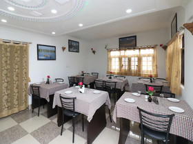 Hotel Shree Mazda by OYO