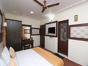 Hotel Shree Mazda by OYO
