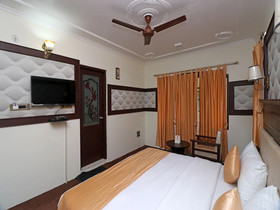 Hotel Shree Mazda by OYO