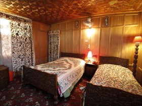 Houseboat New Golden Flower