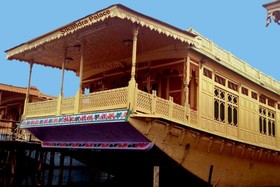 Nazneen Group Of Houseboats