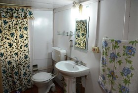 Nazneen Group Of Houseboats