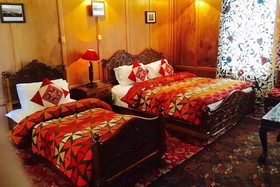Nazneen Group Of Houseboats
