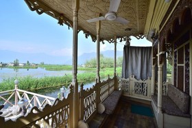 Nazneen Group Of Houseboats