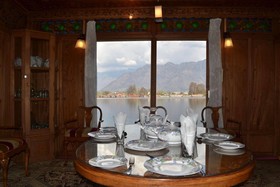 Peacock Houseboats