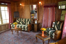 Peacock Houseboats