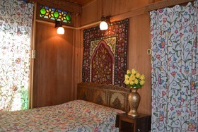 Peacock Houseboats