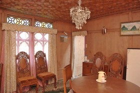 Royal Dandoo Palace of Houseboat