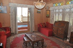 Royal Dandoo Palace of Houseboat