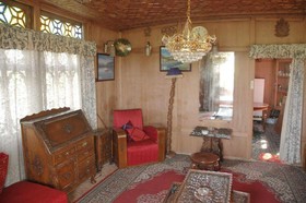 Royal Dandoo Palace of Houseboat