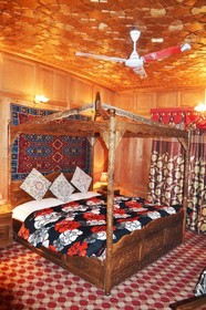 Swan Group Of Houseboats