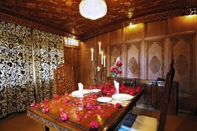 Wangnoo Houseboats
