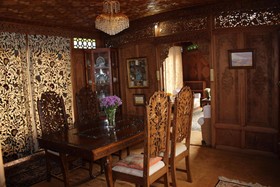 Wangnoo Houseboats