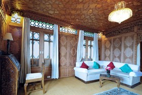Wangnoo Houseboats