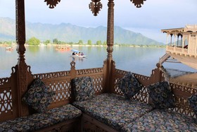 Wangnoo Houseboats