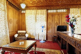 Wangnoo Houseboats
