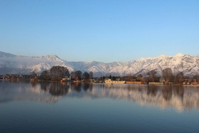 Wangnoo Houseboats