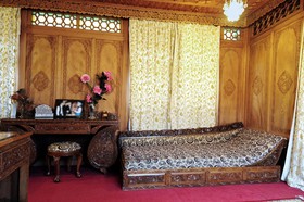 Wangnoo Houseboats