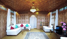 Wangnoo Houseboats