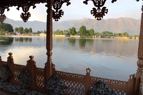 Wangnoo Houseboats