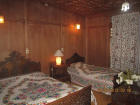Wangnoo Houseboats