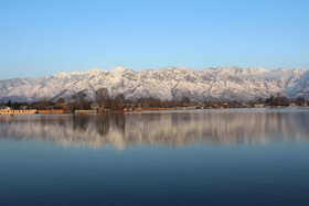 Wangnoo Houseboats