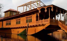Yaadgar Houseboat