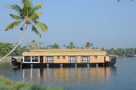 Cosy Houseboats