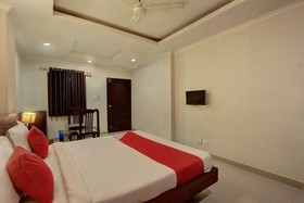 OYO 26743 Emirates Regency