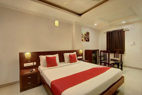 OYO 26743 Emirates Regency