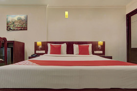 OYO 26743 Emirates Regency