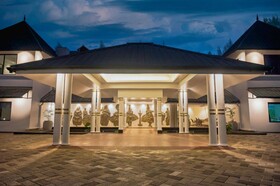 Contour Backwaters Resort & Convention Center