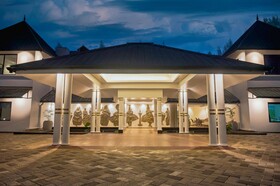 Contour Backwaters Resort & Convention Center