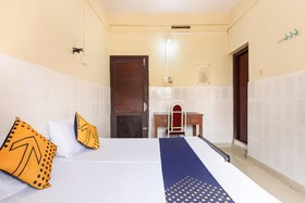 Royal Tourist Home by OYO Rooms