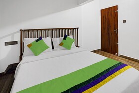 Treebo Trend The Hazeberg Munnar With Mountain View