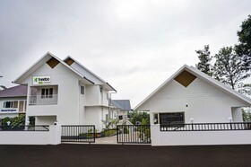 Treebo Trend The Hazeberg Munnar With Mountain View
