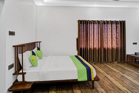Treebo Trend The Hazeberg Munnar With Mountain View