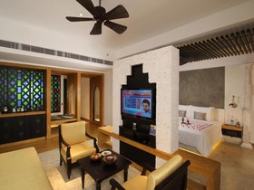 Vasundhara Sarovar Premiere