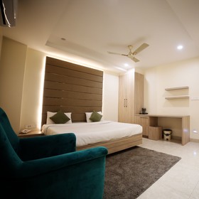 Hotel Avantika By MMR