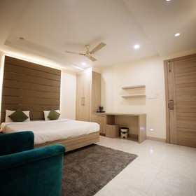 Hotel Avantika By MMR