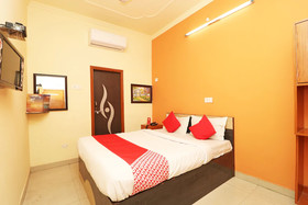 Hotel Cristal Park by OYO Rooms