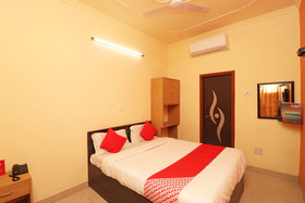 Hotel Cristal Park by OYO Rooms