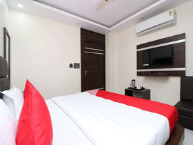 Capital O 15671 Hotel Jalsa Dlx
