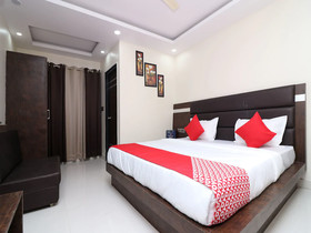 Capital O 15671 Hotel Jalsa Dlx