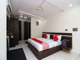 Capital O 15671 Hotel Jalsa Dlx