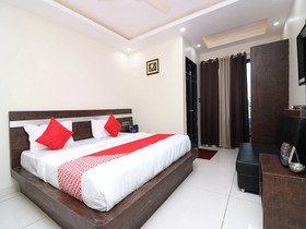 Capital O 15671 Hotel Jalsa Dlx