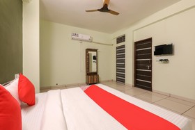 Moments Cafe And Restaurant by OYO Rooms