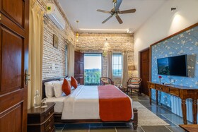 Moonstone Bhopal Ama Stays & Trails